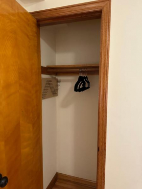 M1 Queen Size BedRoom with desk near Rutgers U & hospitals